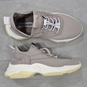 Steve Madden NY90 Myles sneakers women's 9.5 taupe tan mesh Slip On bungee laces